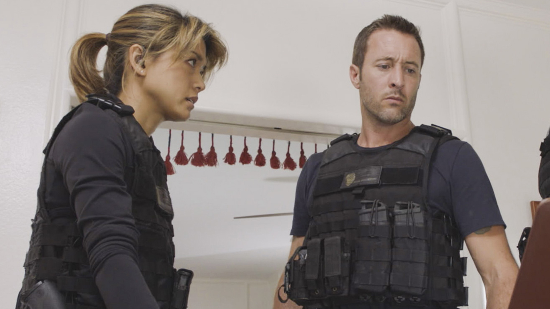 hawaii five ダニー セール 爆弾 ベスト